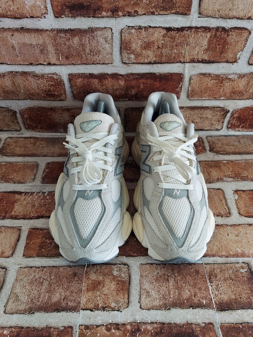 Pre-owned New Balance 9060 - Picture 3 of 13